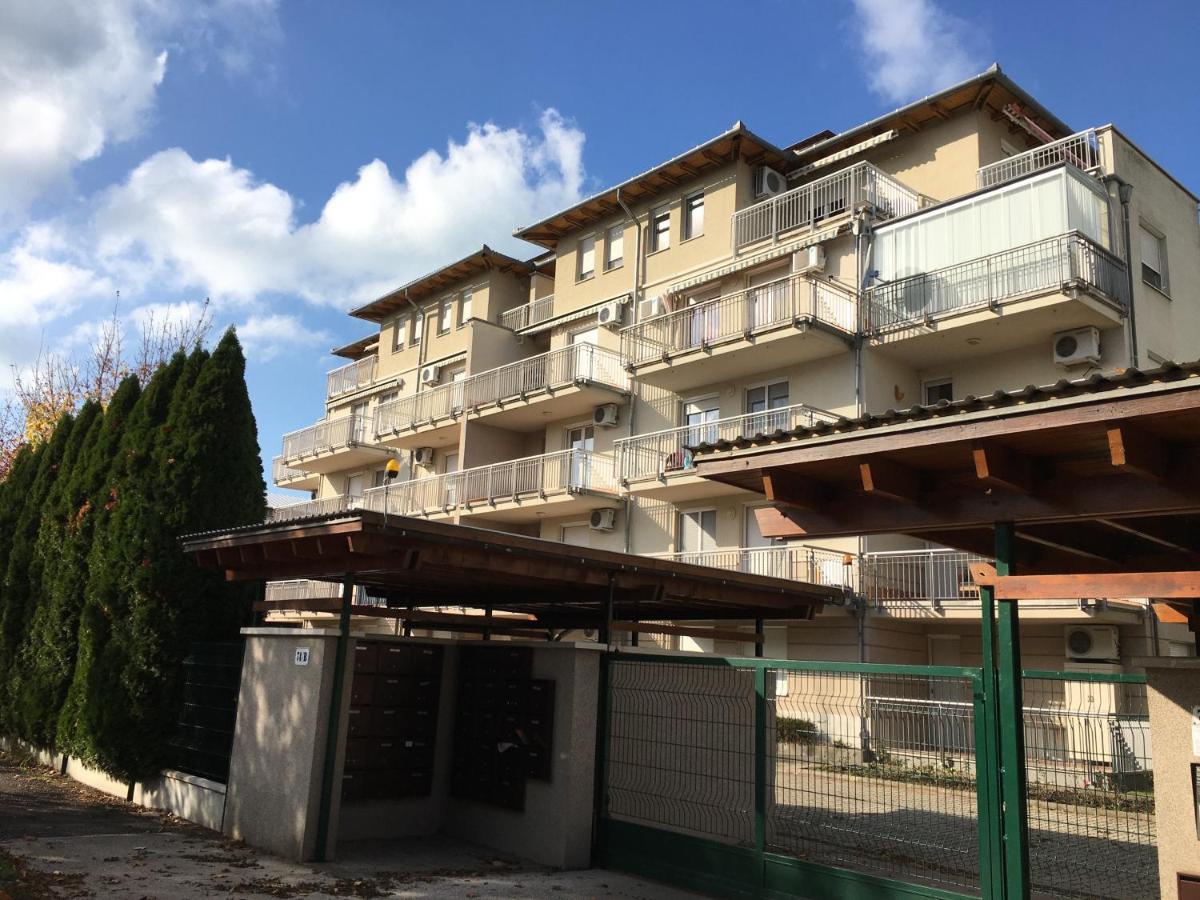 Kek Hullam Apartman By Bltn Siofok Exterior photo